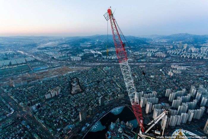 Російські руфери підкорили найвищу будівлю Кореї (4 фото + відео)
