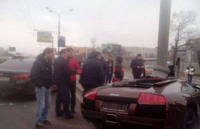 Lamborghini бійця ММА Адама Яндиева врізався в стовп в Москві (7 фото)