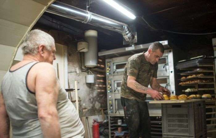 У Франції чоловік продав свою пекарню бездомному за 1 євро (11 фото)