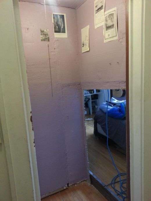 Хлопці пожартували над одним, перетворивши його кімнату в комору (3 фото)