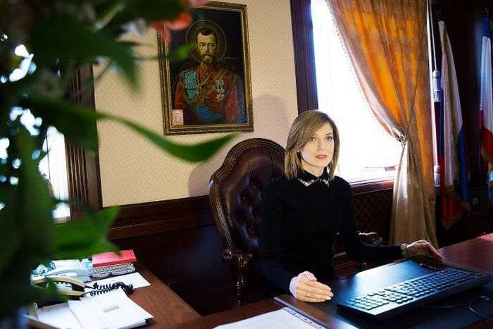 Знімки з нової фотосесії прокурора Криму Наталії Поклонської (10 фото)