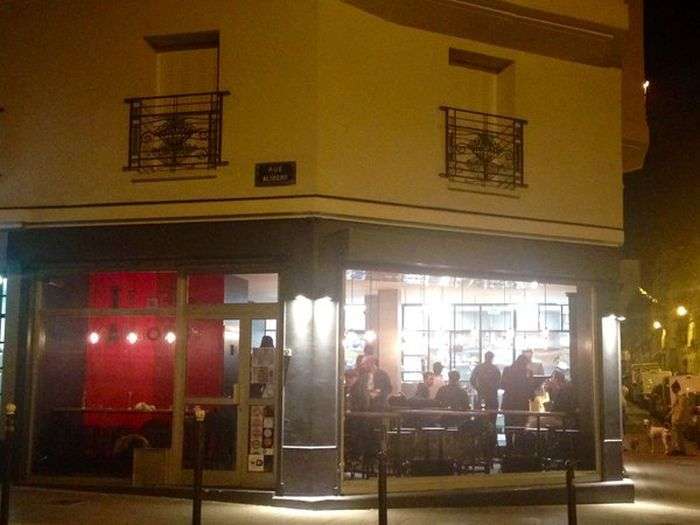 Паризький ресторан Petit Cambodge відкрився вперше після листопадової атаки терористів (8 фото)