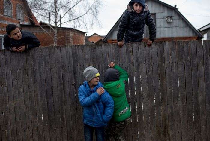 Чим незадоволені жителі циганського району в селищі Плеханово (30 фото)