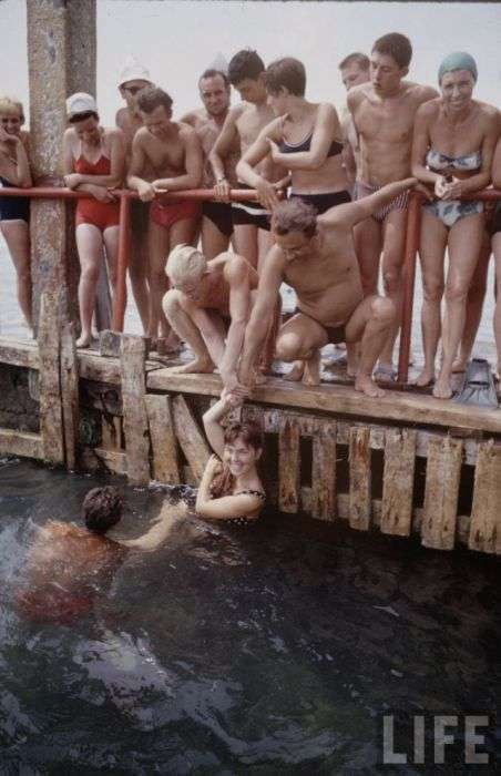 Радянська молодь на знімках американського фотографа (44 фото)
