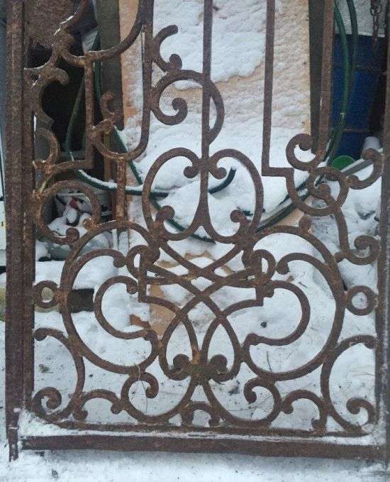 Зниклі ворота петергофській імператорської дачі знайшлися на сайті оголошень (8 фото)