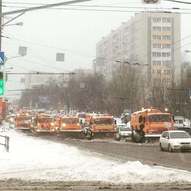 Сильний снігопад частково паралізував рух у Москві (13 фото)