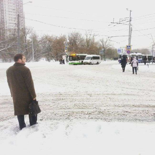 Сильний снігопад частково паралізував рух у Москві (13 фото)