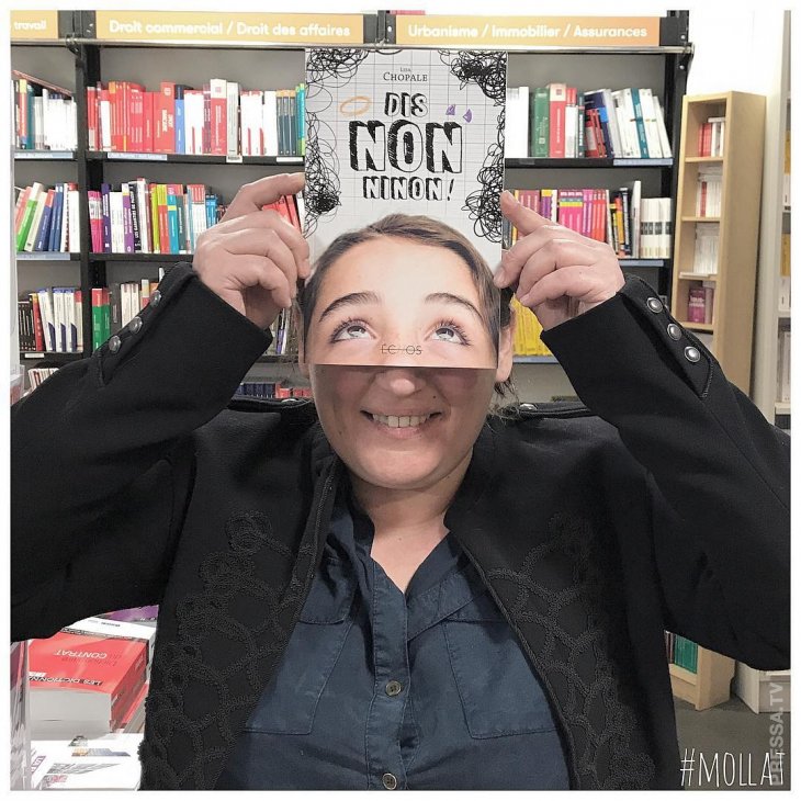 Вот так «скучают» сотрудники книжного магазина юмор