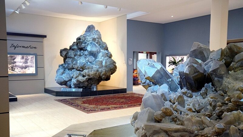 Галерея кристаллов и самый большой в мире известный кристалл кварца Интересное