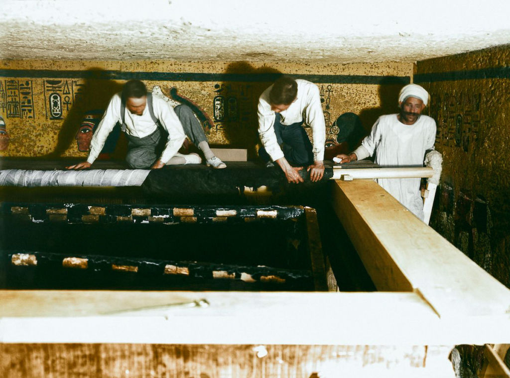 История обнаружения гробницы Тутанхамона в «цветных» археология