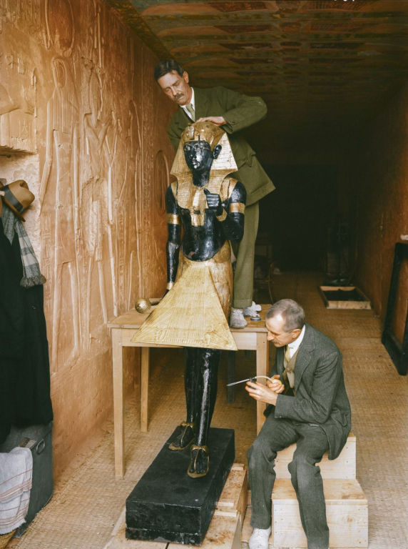История обнаружения гробницы Тутанхамона в «цветных» археология