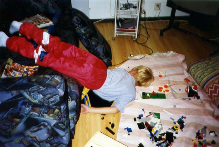 18 фото детей, которые могут уснуть где угодно и без мягкой подушки Интересное