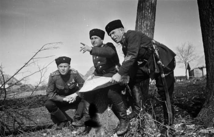 Почему советские офицеры носили пистолет справа на ремне, а немецкие — слева Интересное
