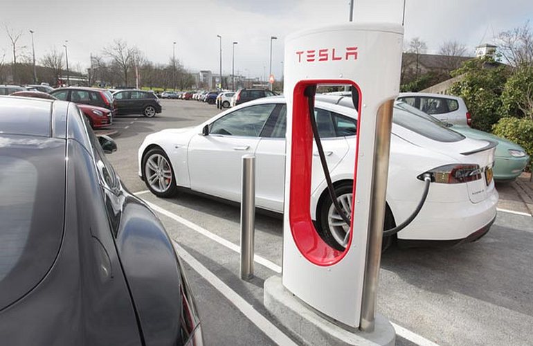 Tesla разработала технологию сверхбыстрой зарядки электромобилей Supercharger V3