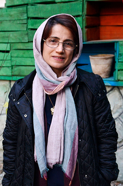 Иранскую правозащитницу приговорили к тюремному сроку и ударами плетью FreeNasrin