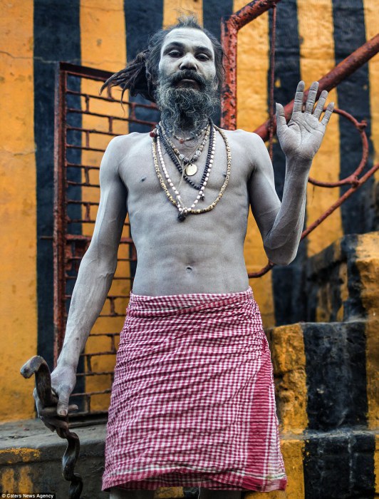 Дружелюбные каннибалы-трупоеды: отшельники ахгори из Варанаси Индия