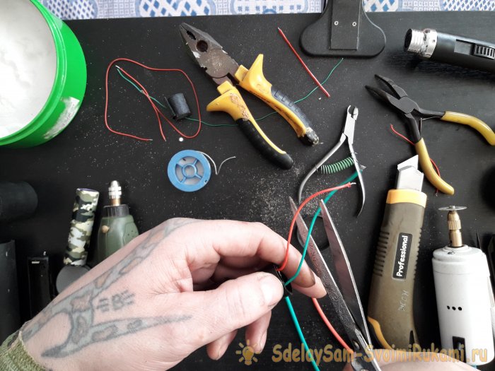 Как сделать простой электрошокер сделай сам