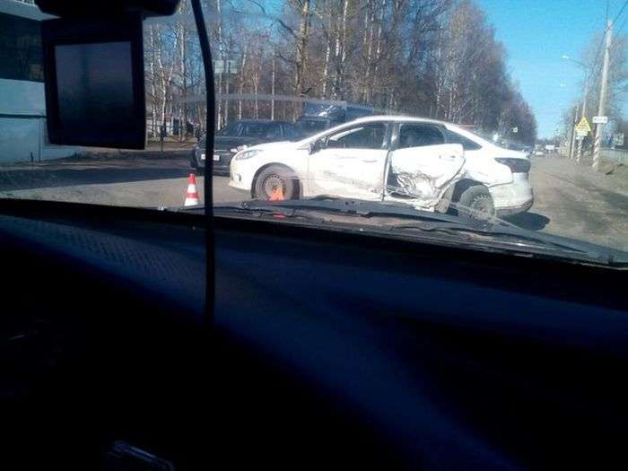 У Кіровську пяний водій Renault Duster влаштував серйозне ДТП (5 фото + відео)