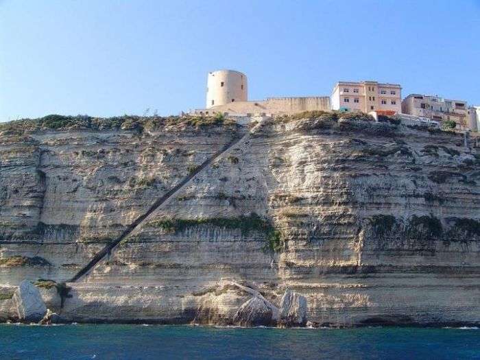 Сходи короля Арагону на Корсиці (10 фото)