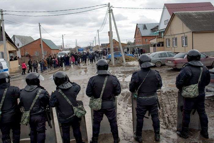 Чим незадоволені жителі циганського району в селищі Плеханово (30 фото)