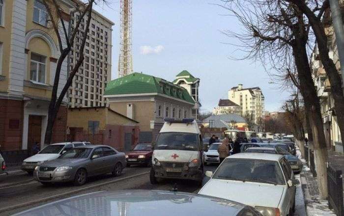 У Воронежі пяний водій швидкої допомоги протаранив шість автомобілів (6 фото + відео)