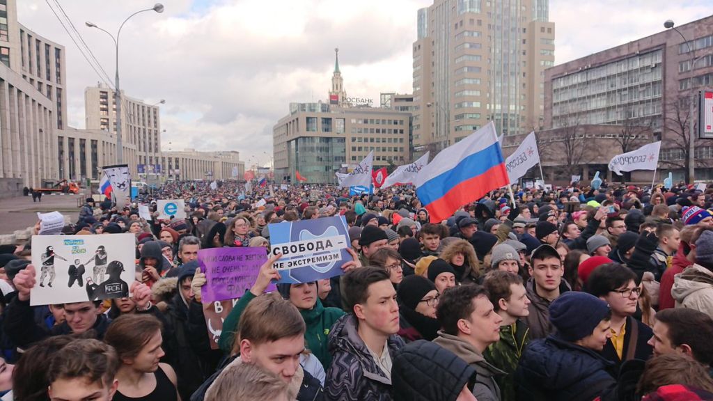 Антифейк и оскорбление власти Политика