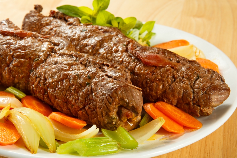 Как приготовить рулетики из свинины с грибной начинкой кулинария