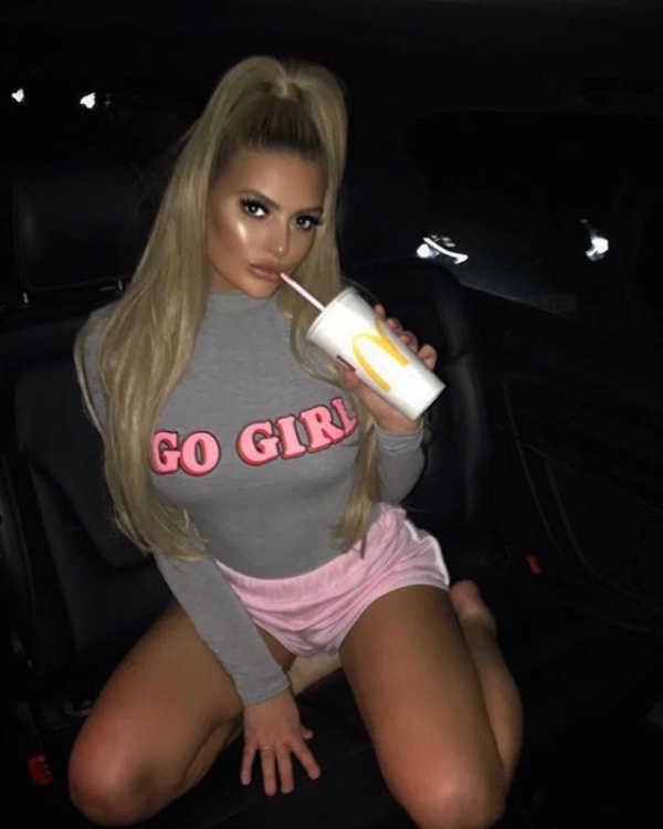 Поза «Бэмби» — новый тренд в Instagram у девушек. Девушки