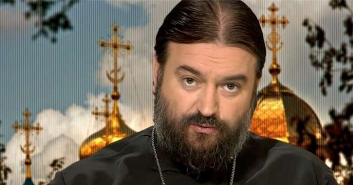 «Раз уж умирать пришлось – умирайте!»: священник запретил женщинам раздеваться перед врачами   Интересное