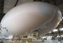 Найбільший у світі дирижабль Airlander 10 готують до льотних випробувань (20 фото)