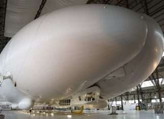 Найбільший у світі дирижабль Airlander 10 готують до льотних випробувань (20 фото)