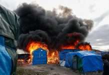 В Кале відбулися зіткнення між мігрантами і поліцією (11 фото)