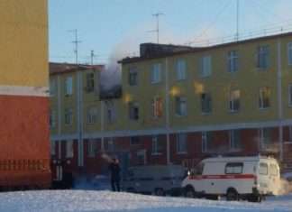 На Чукотці в результаті вибуху обвалився дах багатоквартирного будинку (4 фото + відео)