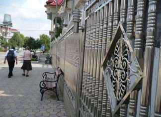 Бузеску – селище непристойно багатих циган (37 фото)