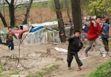 У Києві цигани розбили два табору (18 фото)