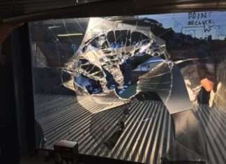 Втратив контроль дрон залетів у квартиру (3 фото + відео)