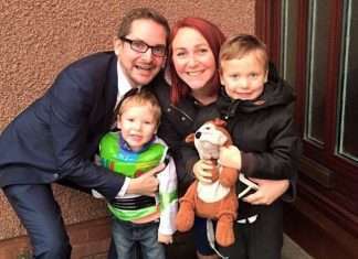 Забавна великодня листівка мамі (2 фото)