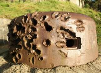 Бронеколпак часів Другої світової війни (2 фото)