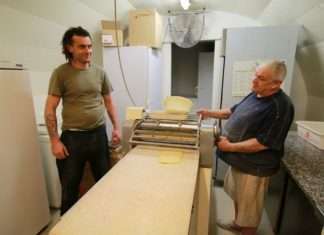 У Франції чоловік продав свою пекарню бездомному за 1 євро (11 фото)