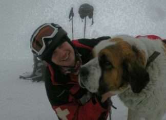 Одноногий хлопець рятує туристів на гірськолижному курорті Казахстану (7 фото)