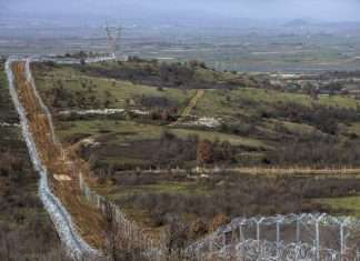 Македонія оградилась від Греції 30-кілометровим подвійним парканом (25 фото)