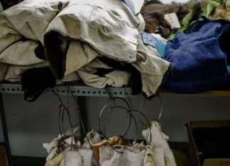 Виробництво грецьких шуб (9 фото)