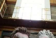 Обмін особами з музейними експонатами (11 фото)