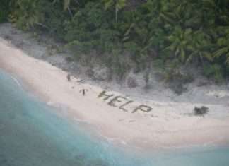 Слово «Help» з пальмового листя допомогло рятувальникам знайти моряків (4 фото)