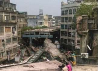 В Індії обвалився будується естакада, є жертви (8 фото + відео)