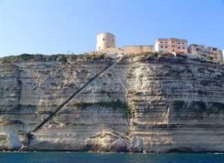 Сходи короля Арагону на Корсиці (10 фото)