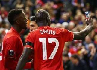 Історія селфи Мамаду Сахо і Дивока Ориг, зробленого на телефон вболівальника (3 фото)