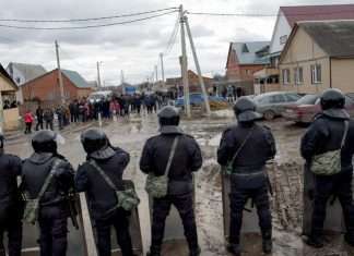 Чим незадоволені жителі циганського району в селищі Плеханово (30 фото)