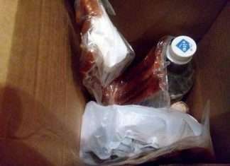 На «Пошті Росії» банку ікри замінили водою з-під крана (2 фото)