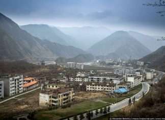 Бейчуань – місто-музей на уламках страшного землетрусу (44 фото)